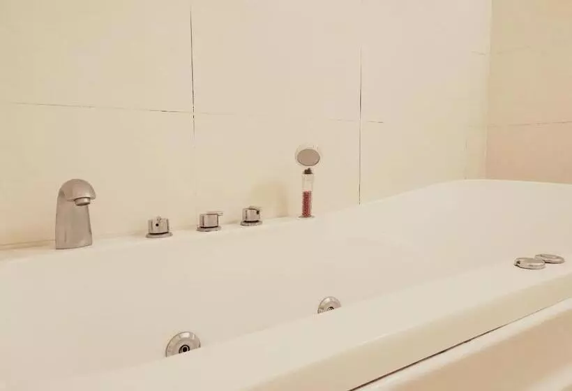 هتل Khách Sạn Cúc Phương