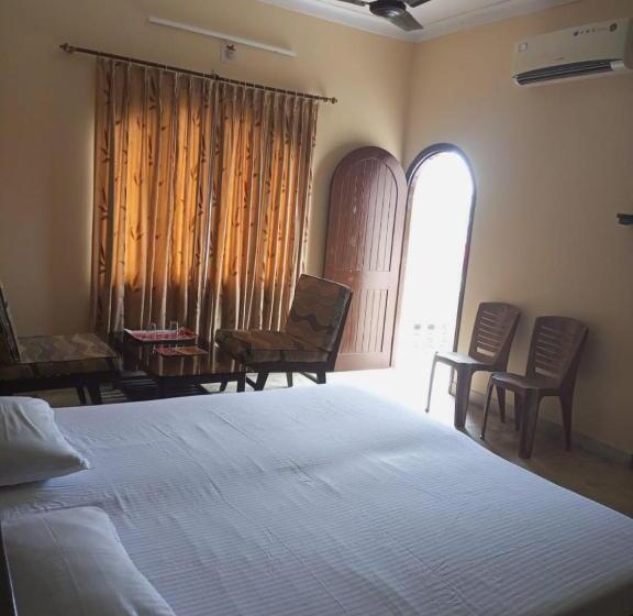Hotel Madhur Residency