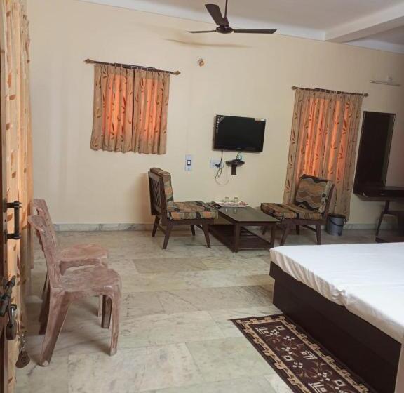Hotel Madhur Residency