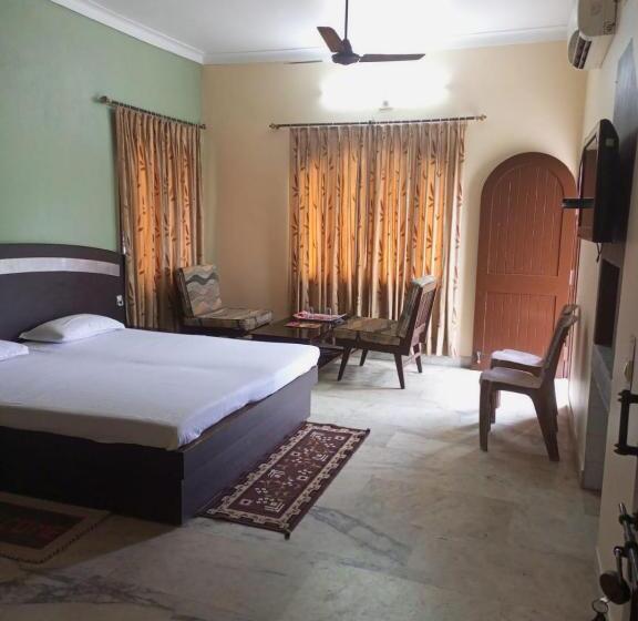 Hotel Madhur Residency