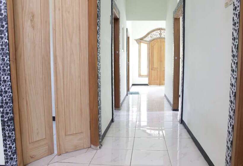 בית מלון כפרי Oyo Life 92982 Kost Berkah Ibu