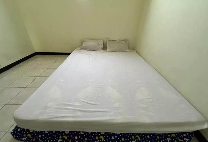 Hotelli Oyo Life 92982 Kost Berkah Ibu