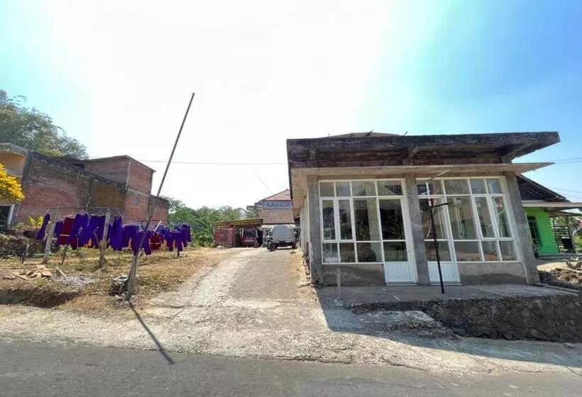 Hotelli Oyo Life 92982 Kost Berkah Ibu