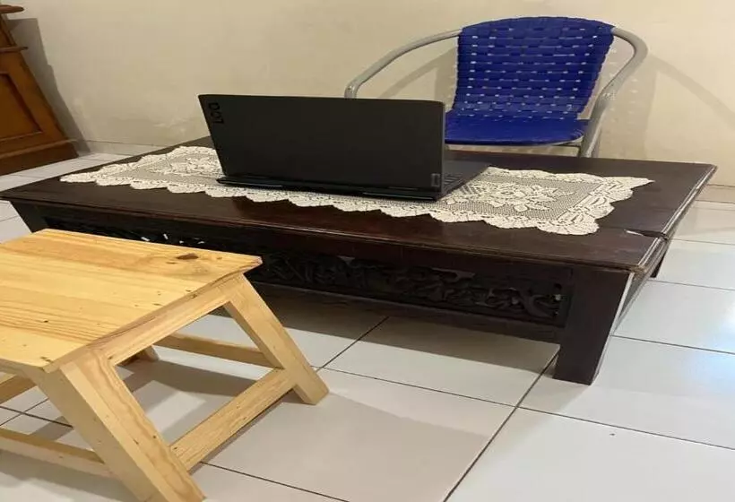 Hotelli Oyo Life 92982 Kost Berkah Ibu