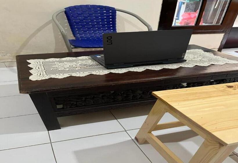 בית מלון כפרי Oyo Life 92982 Kost Berkah Ibu