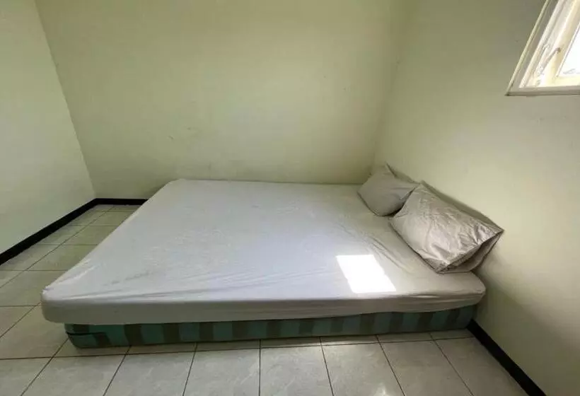 Hotelli Oyo Life 92982 Kost Berkah Ibu