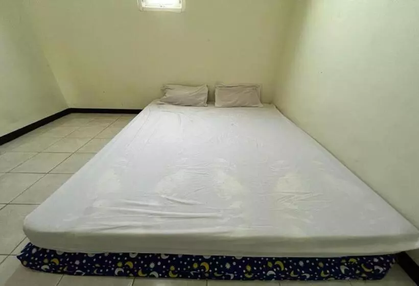 Hotelli Oyo Life 92982 Kost Berkah Ibu