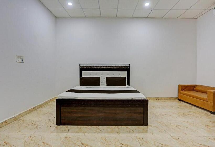 בית מלון כפרי Oyo Murliwala Wedding Palace And Resort