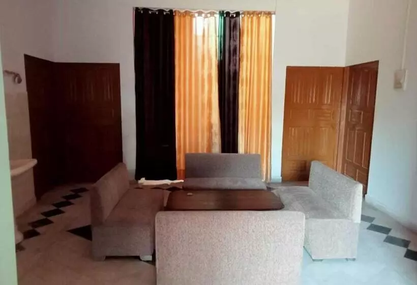 Hotelli Oyo Suraj Palza
