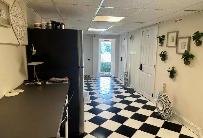 Majatalo 4 A Diamond In Yonkers