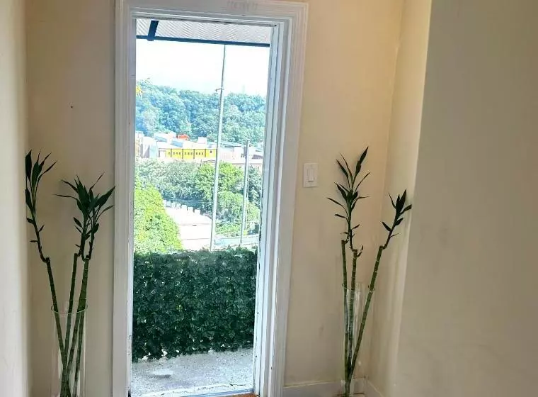 Majatalo 4 A Diamond In Yonkers