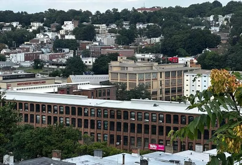 Majatalo 4 A Diamond In Yonkers