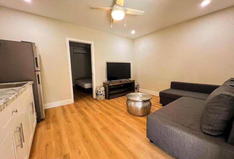 بنسيون Bird Tiny House In Charming Japanese Garden