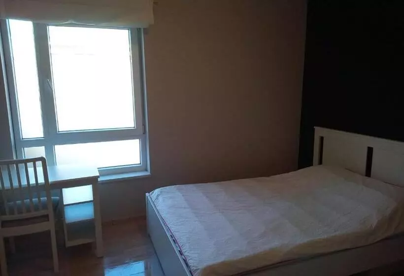 ベッドアンドブレックファースト Charming Room With Furnishings & Free Parking