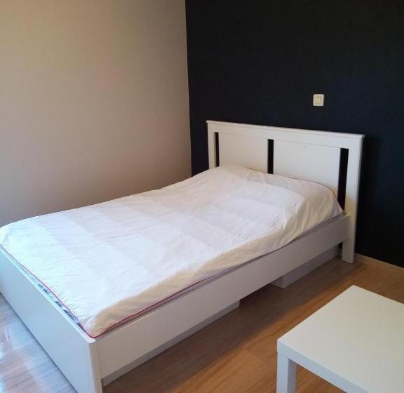 ベッドアンドブレックファースト Charming Room With Furnishings & Free Parking