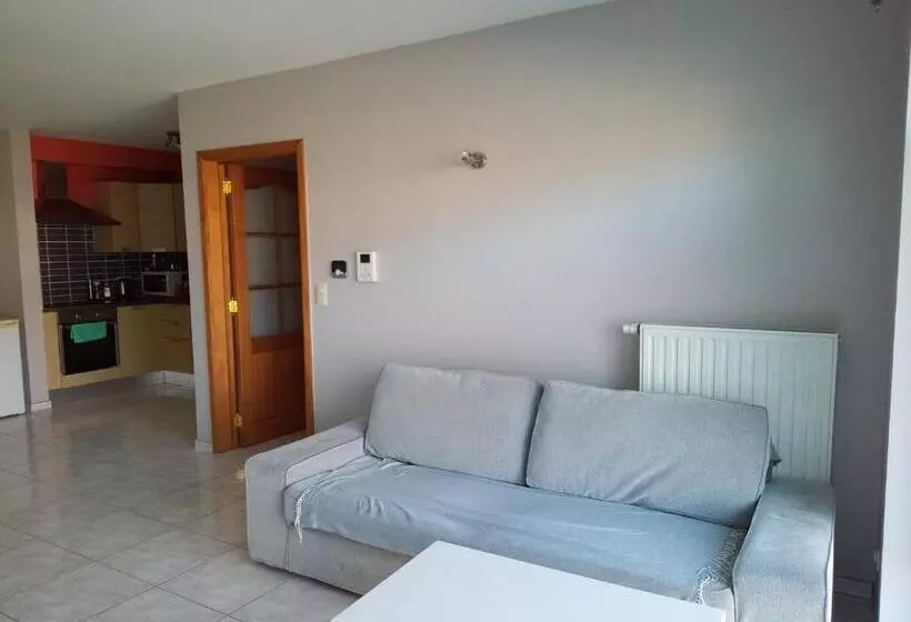 ベッドアンドブレックファースト Charming Room With Furnishings & Free Parking