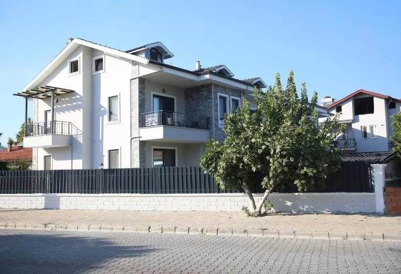 Hotelli Bright House Apart