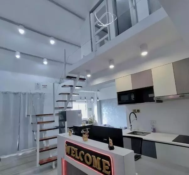 カプセルホテル Golden 8 Airport Hostel   Mactan Cebu