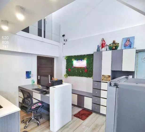 カプセルホテル Golden 8 Airport Hostel   Mactan Cebu