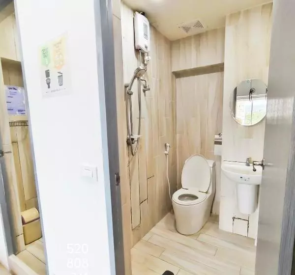 カプセルホテル Golden 8 Airport Hostel   Mactan Cebu