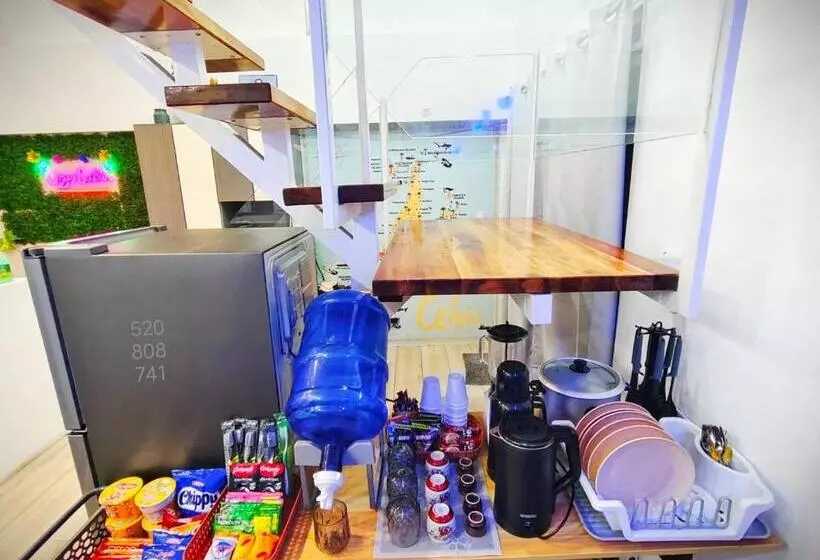 カプセルホテル Golden 8 Airport Hostel   Mactan Cebu
