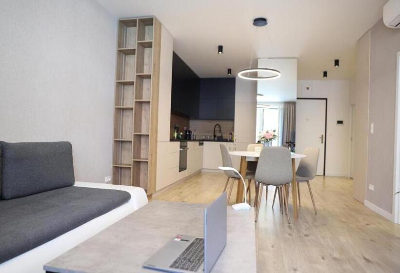 هتل Luxo Grand Apartments By Bratislavatrip