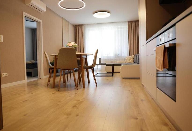 هتل Luxo Grand Apartments By Bratislavatrip