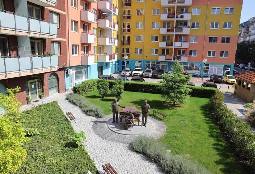 هتل Luxo Grand Apartments By Bratislavatrip