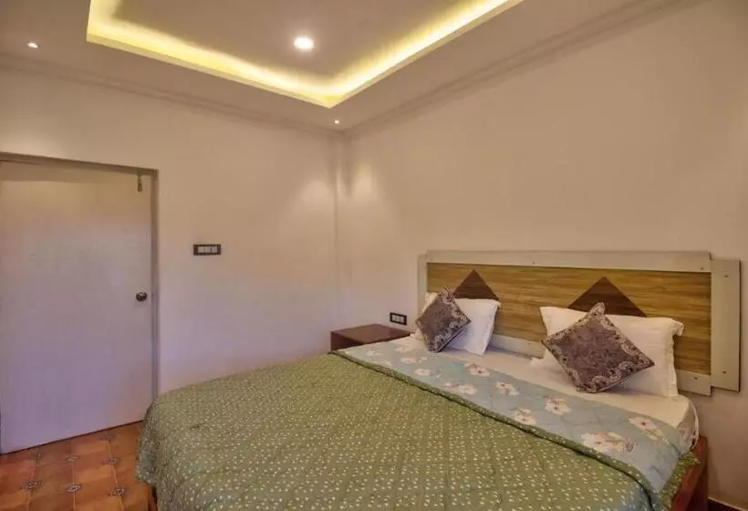 ホテル The Gr Managed By The Four Season Close To Candolim Beach