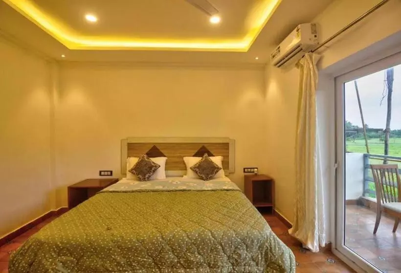 ホテル The Gr Managed By The Four Season Close To Candolim Beach