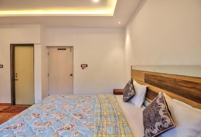 Hotel The Gr Managed By The Four Season Close To Candolim Beach