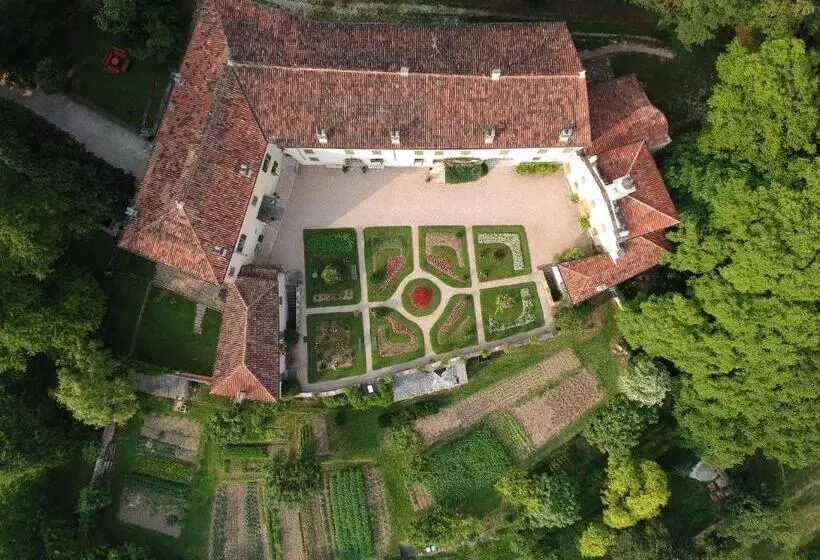 Hotelli Villa Pellegrini