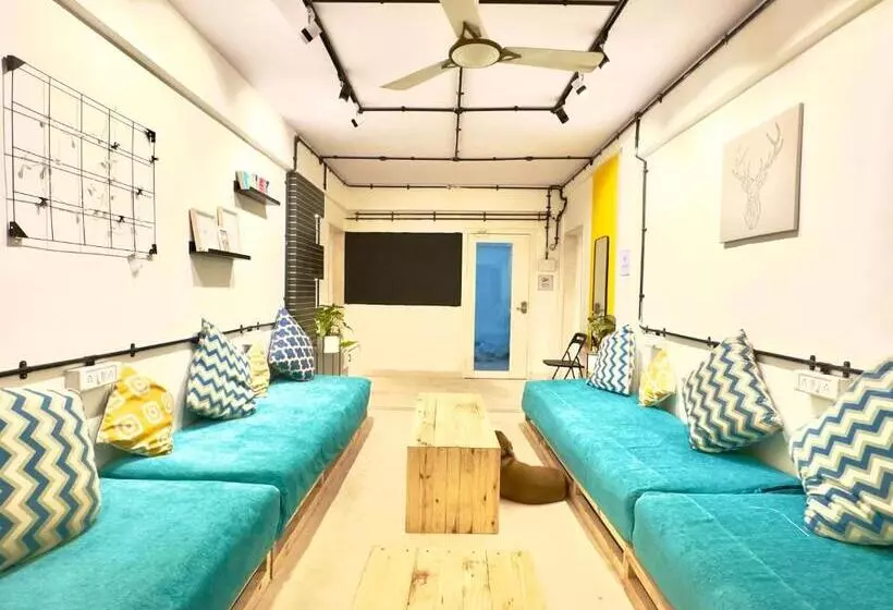 Retkeilymaja Locomo Express   Stay Work Eat