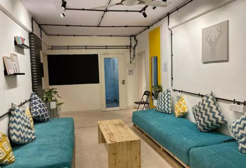 Retkeilymaja Locomo Express   Stay Work Eat