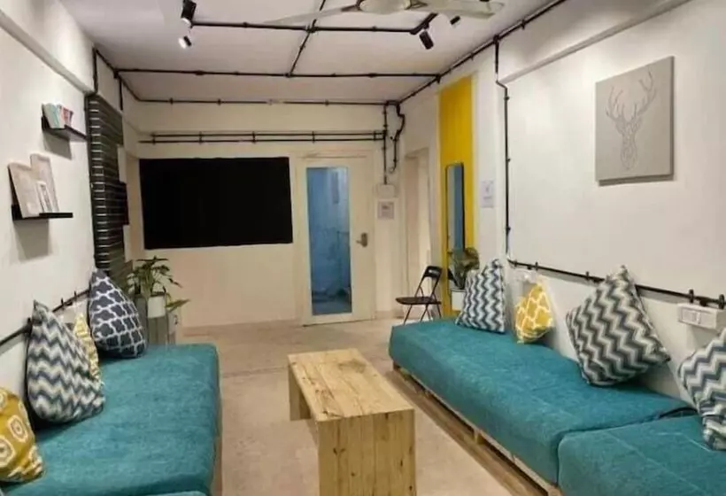 Retkeilymaja Locomo Express   Stay Work Eat