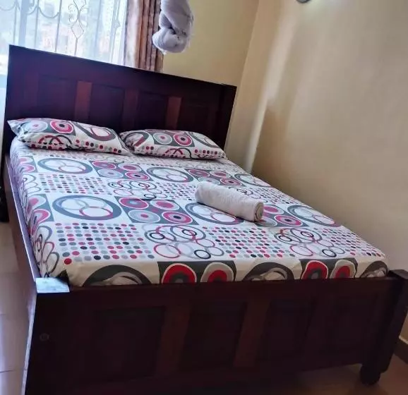 تختخواب و صبحانه Bamburi Lakeview
