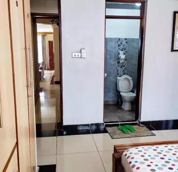 تختخواب و صبحانه Bamburi Lakeview