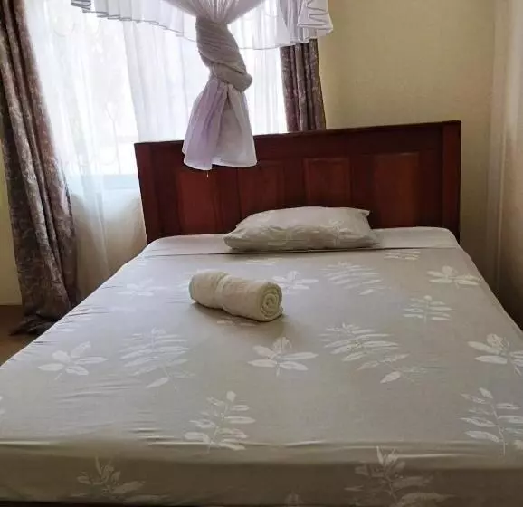 تختخواب و صبحانه Bamburi Lakeview