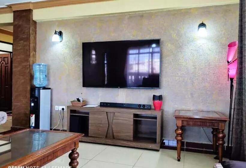 تختخواب و صبحانه Bamburi Lakeview