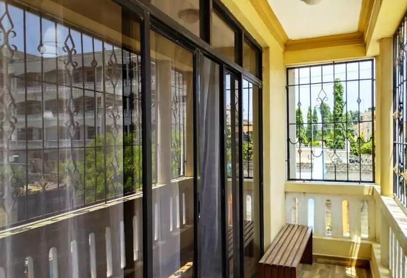 تختخواب و صبحانه Bamburi Lakeview