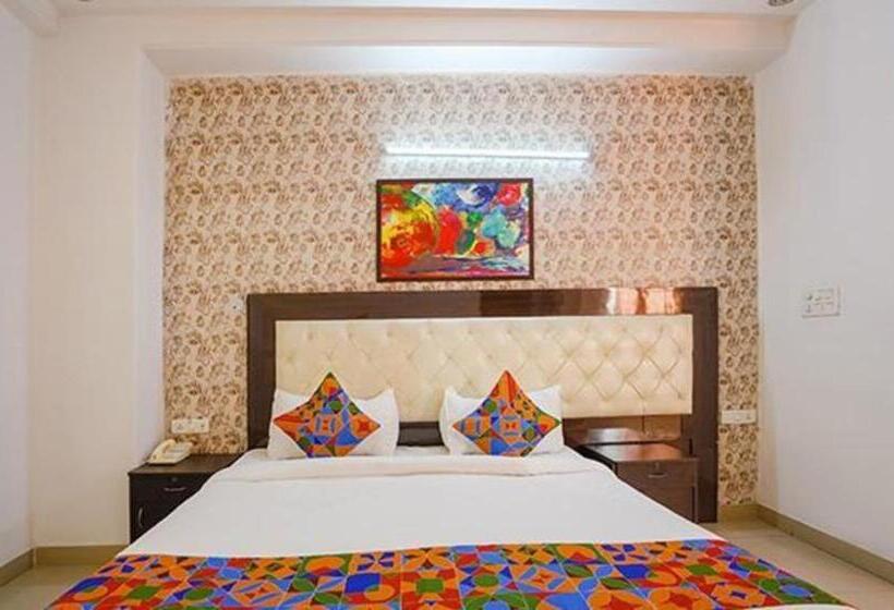 בית מלון כפרי Admire Inn Noida Sector 50