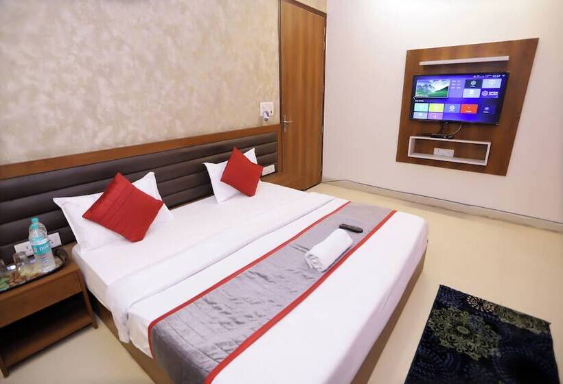 בית מלון כפרי Admire Inn Noida Sector 50