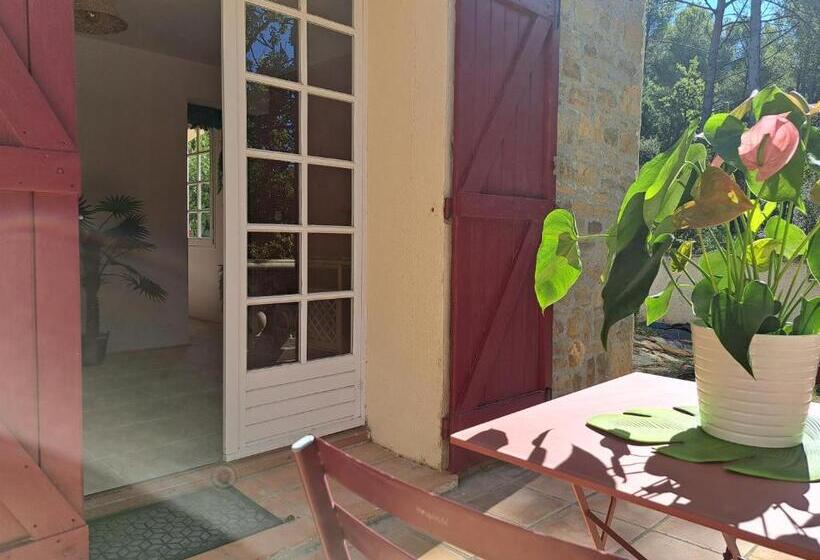 فندق Mas Des Rochers   Case Bambou