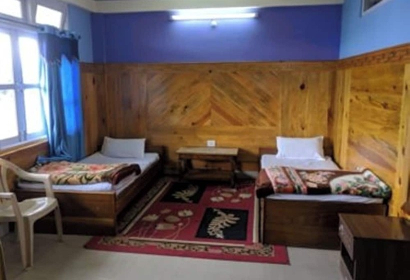 בית מלון כפרי Mon Kyimojong