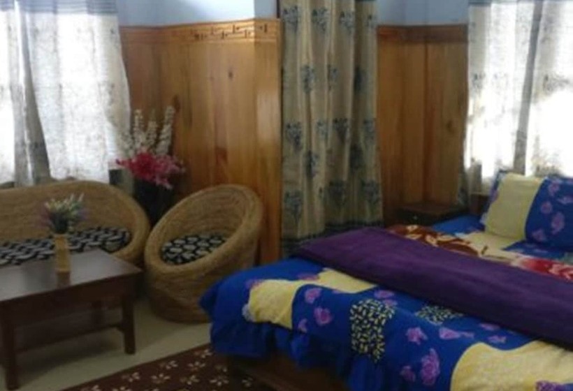 בית מלון כפרי Mon Kyimojong