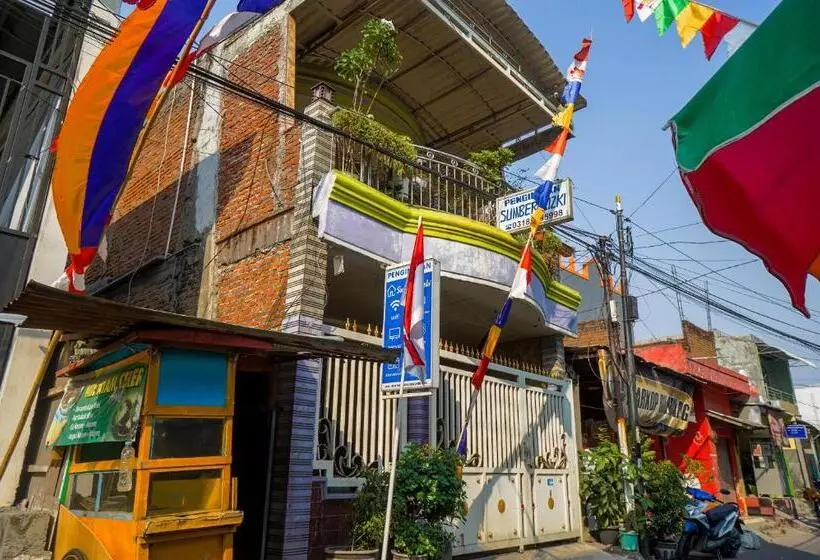 Hotelli Oyo 93069 Penginapan Sumber Rizki