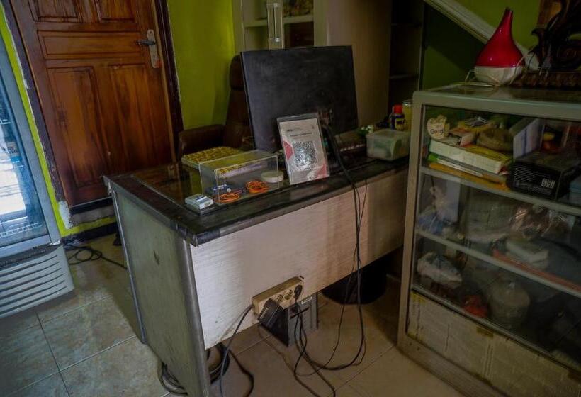 ホテル Oyo 93069 Penginapan Sumber Rizki