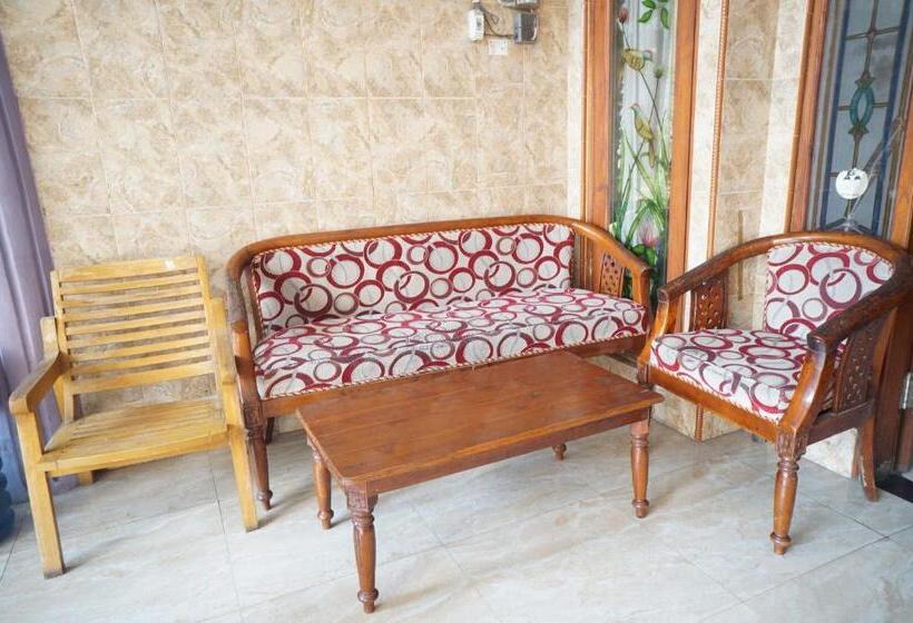 ホテル Oyo 93069 Penginapan Sumber Rizki