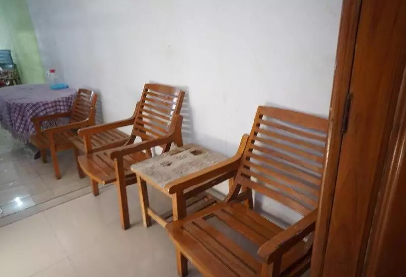 Hotelli Oyo 93069 Penginapan Sumber Rizki