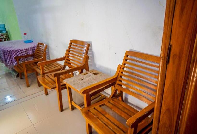 ホテル Oyo 93069 Penginapan Sumber Rizki